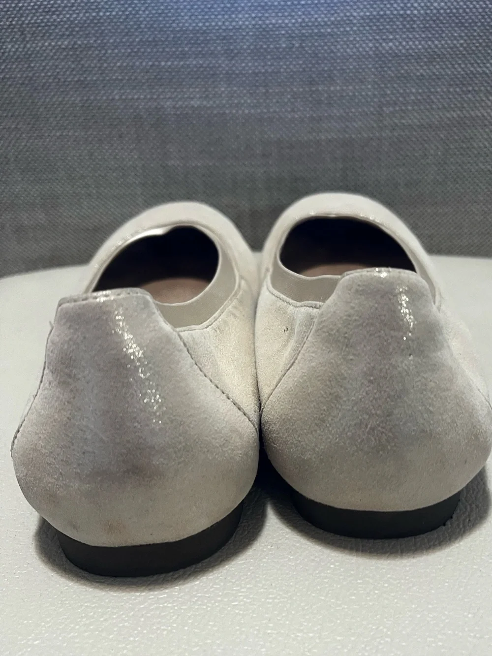 Vionic Anita Light Gold Suede Comfortable Flats Women’s Size 7